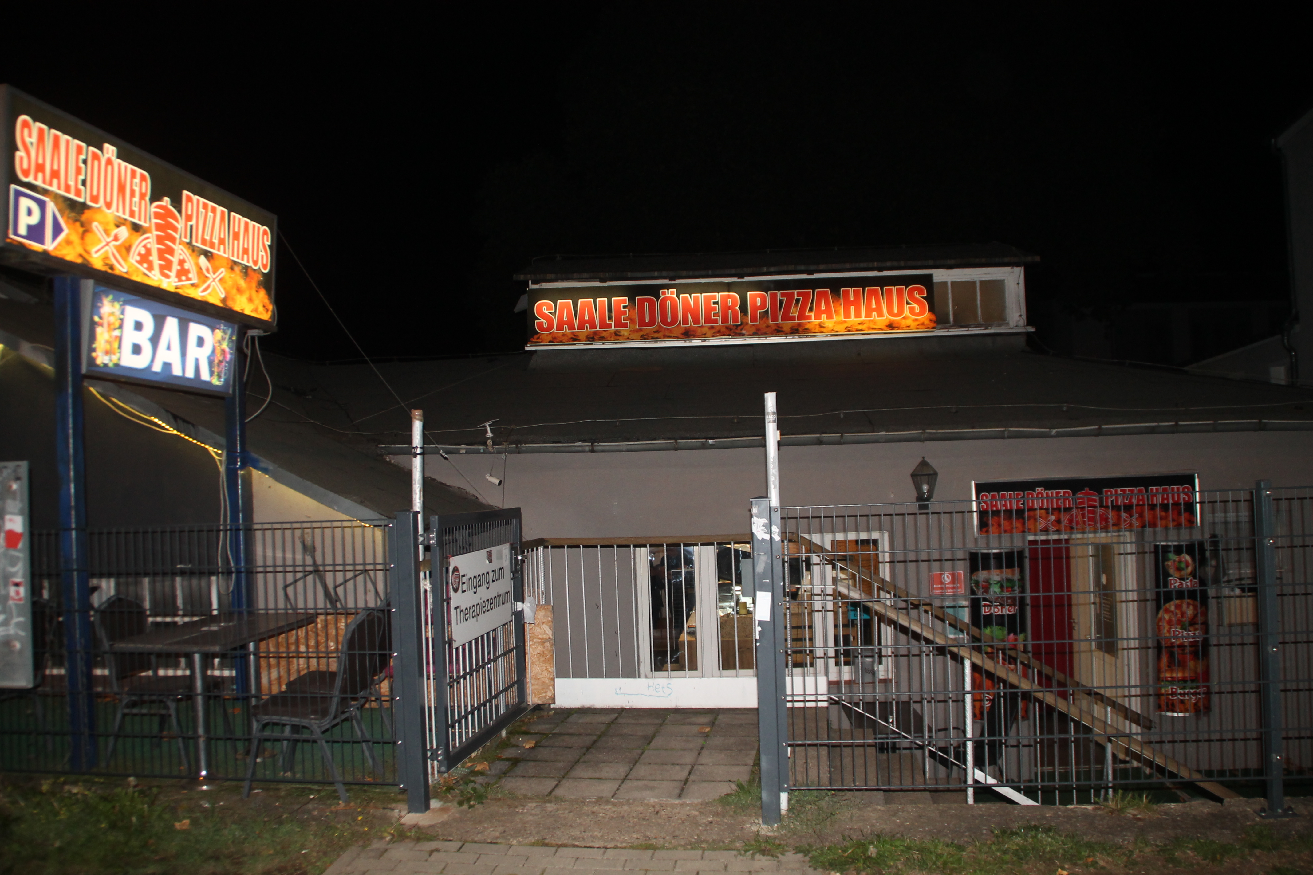 Saale D&ouml;ner Pizza Haus bei Nacht
